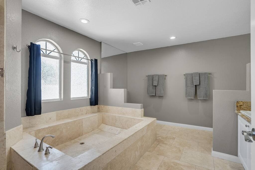 vegasbnb Grand Casa | 8BR Las Vegas Vacation Rental • Strip Views • 21 Beds • Free Spa Heat • Basketball | vacation rental photo 15
