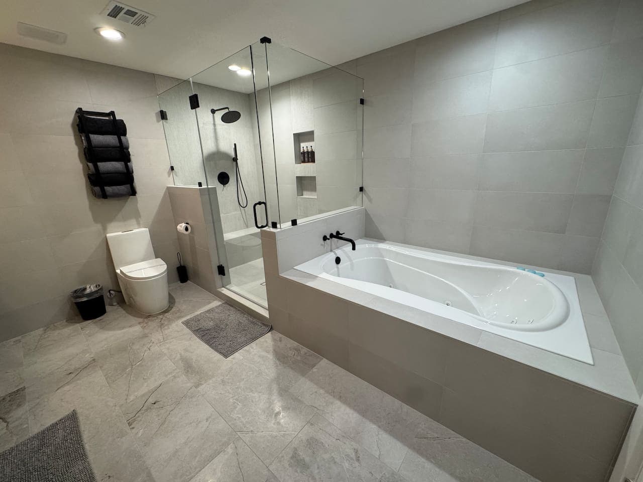 vegasbnb Swanky Villa | 8BR Las Vegas Vacation Rental • 12 Beds • Pool & Spa | vacation rental photo 10