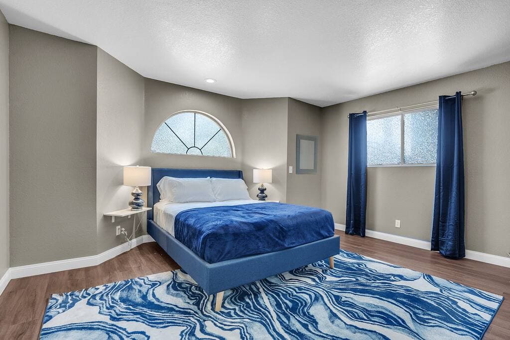 vegasbnb Grand Casa | 8BR Las Vegas Vacation Rental • Strip Views • 21 Beds • Free Spa Heat • Basketball | vacation rental photo 9
