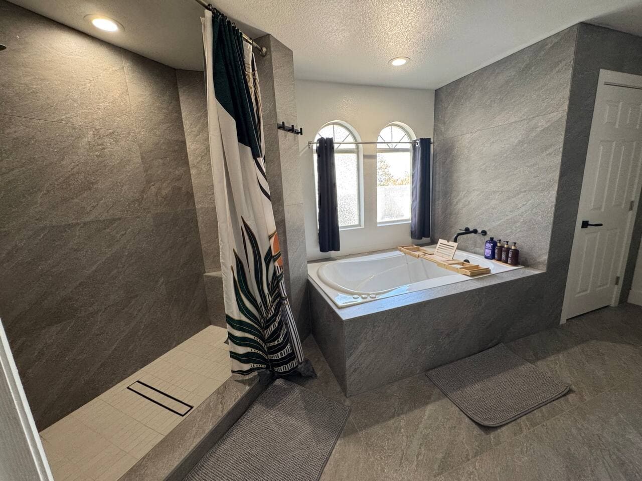 vegasbnb Palm Tree Retreat | 8BR Las Vegas Vacation Rental • Pool, Spa & Events | vacation rental photo 10