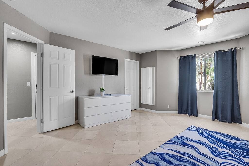 vegasbnb Grand Casa | 8BR Las Vegas Vacation Rental • Strip Views • 21 Beds • Free Spa Heat • Basketball | vacation rental photo 25
