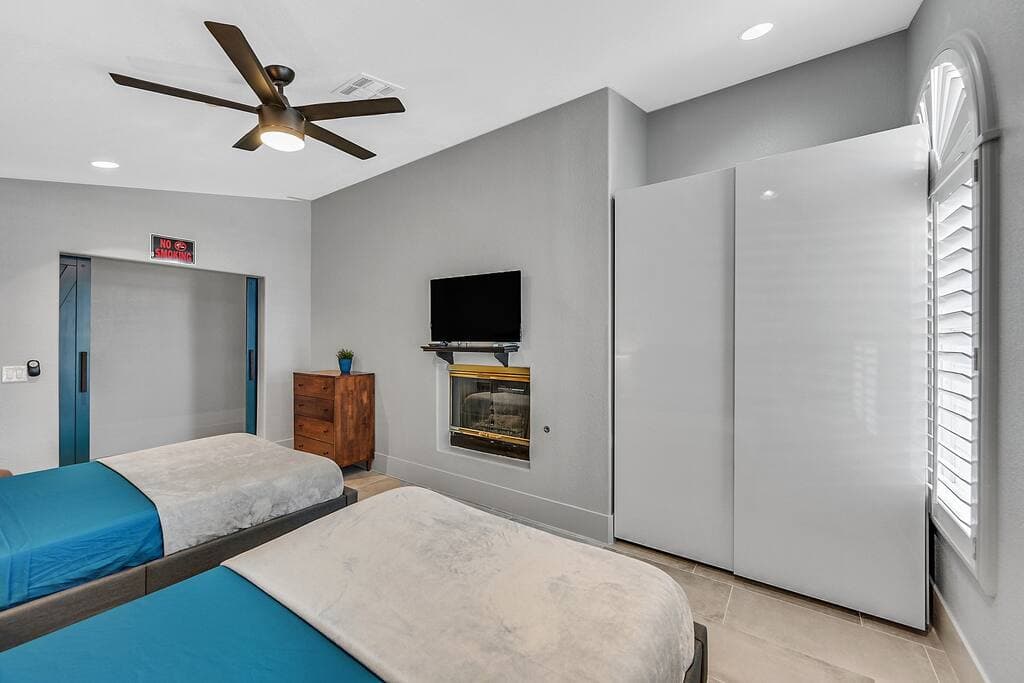 vegasbnb Posh Villa | 8BR Las Vegas Vacation Rental • 5 Baths • 16 Beds • Pool & Spa • Mini Golf | vacation rental photo 28