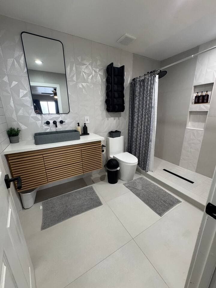 vegasbnb Palm Tree Retreat | 8BR Las Vegas Vacation Rental • Pool, Spa & Events | vacation rental photo 16