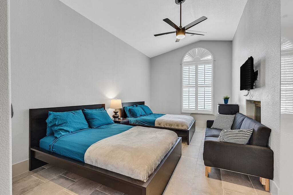 vegasbnb Posh Villa | 8BR Las Vegas Vacation Rental • 5 Baths • 16 Beds • Pool & Spa • Mini Golf | vacation rental photo 18