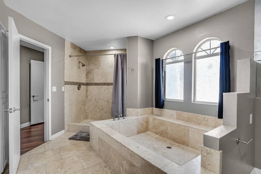 vegasbnb Grand Casa | 8BR Las Vegas Vacation Rental • Strip Views • 21 Beds • Free Spa Heat • Basketball | vacation rental photo 16