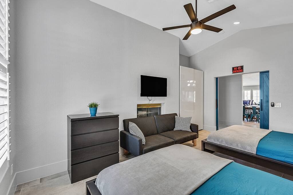 vegasbnb Posh Villa | 8BR Las Vegas Vacation Rental • 5 Baths • 16 Beds • Pool & Spa • Mini Golf | vacation rental photo 21