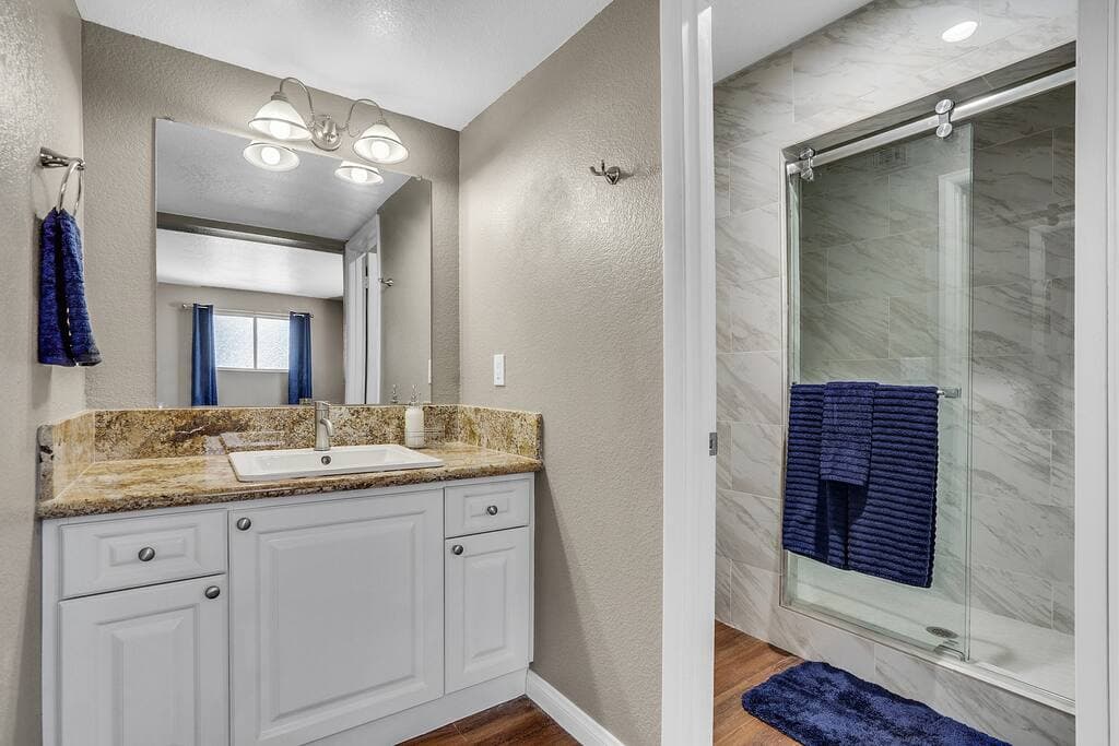 vegasbnb Grand Casa | 8BR Las Vegas Vacation Rental • Strip Views • 21 Beds • Free Spa Heat • Basketball | vacation rental photo 11