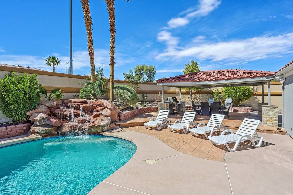 vegasbnb Posh Villa | 8BR Las Vegas Vacation Rental • 5 Baths • 16 Beds • Pool & Spa • Mini Golf | vacation rental photo 5