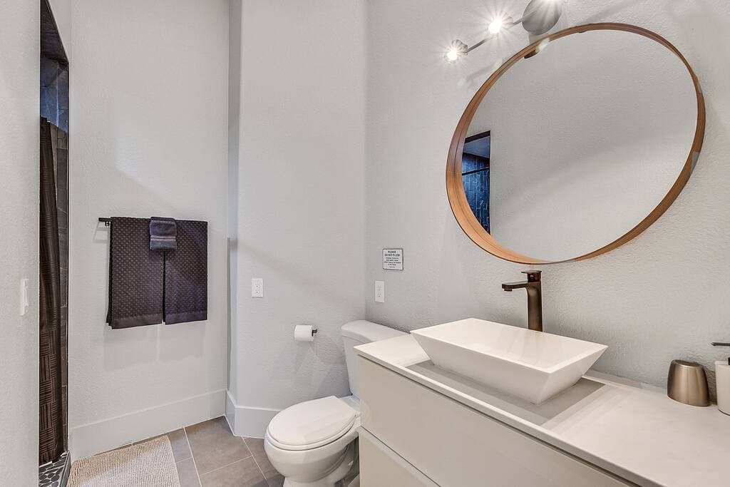 vegasbnb Posh Villa | 8BR Las Vegas Vacation Rental • 5 Baths • 16 Beds • Pool & Spa • Mini Golf | vacation rental photo 17