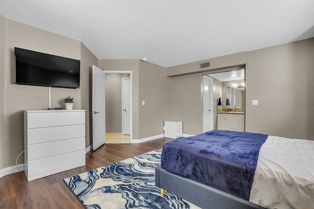 vegasbnb Grand Casa | 8BR Las Vegas Vacation Rental • Strip Views • 21 Beds • Free Spa Heat • Basketball | vacation rental photo 10