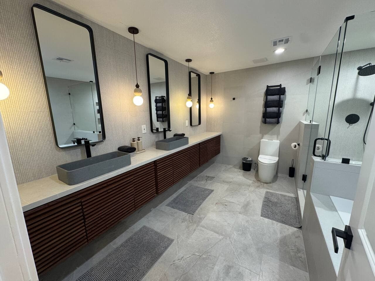 vegasbnb Swanky Villa | 8BR Las Vegas Vacation Rental • 12 Beds • Pool & Spa | vacation rental photo 9