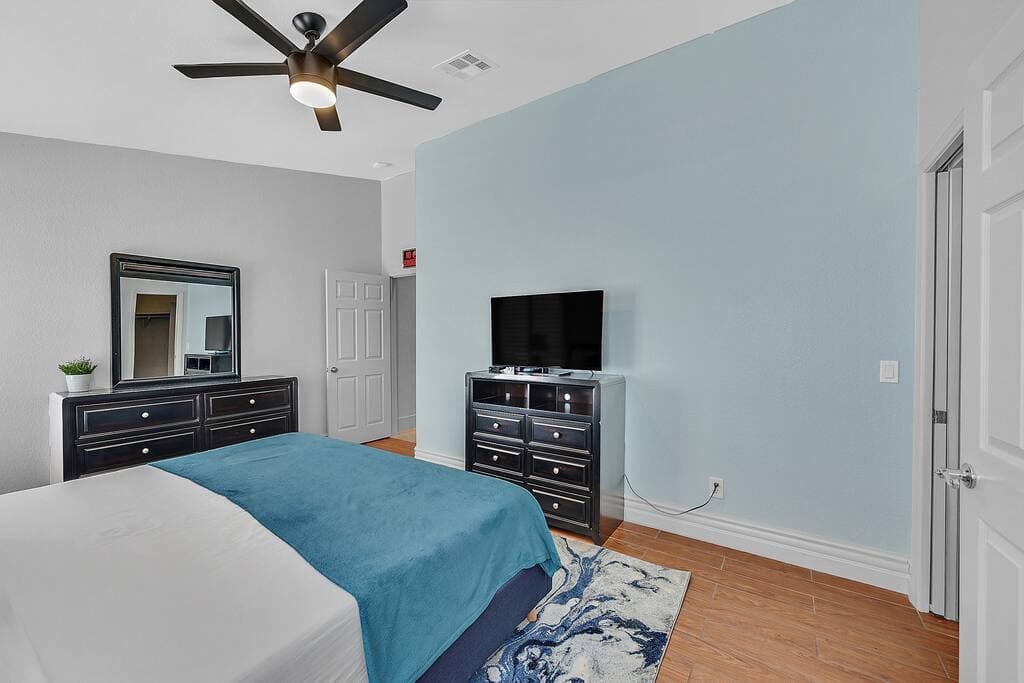 vegasbnb Posh Villa | 8BR Las Vegas Vacation Rental • 5 Baths • 16 Beds • Pool & Spa • Mini Golf | vacation rental photo 16