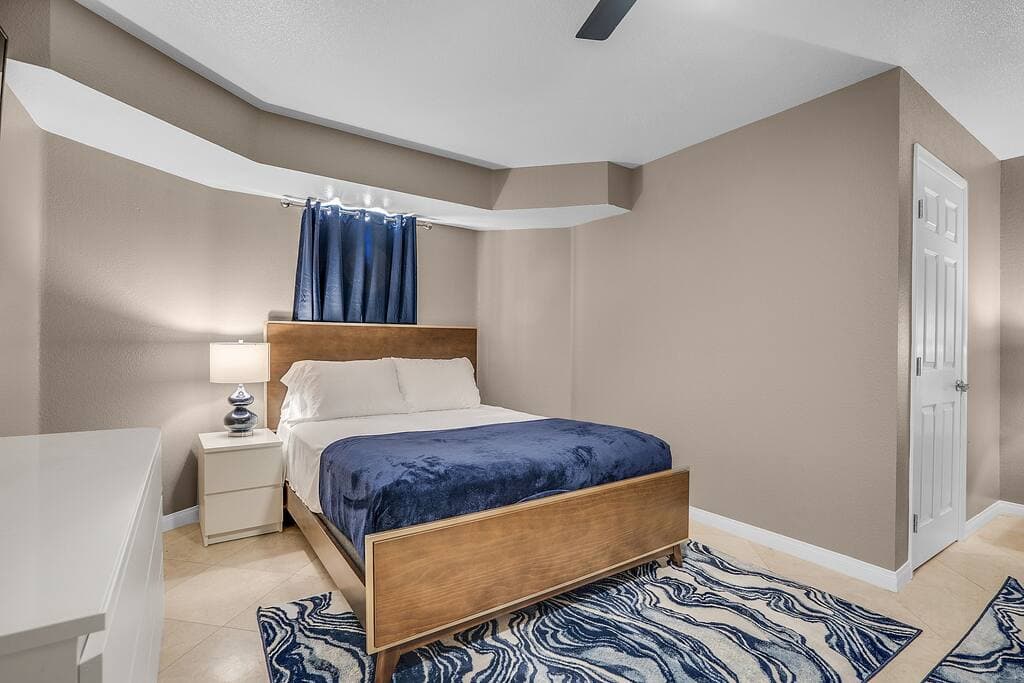vegasbnb Grand Casa | 8BR Las Vegas Vacation Rental • Strip Views • 21 Beds • Free Spa Heat • Basketball | vacation rental photo 27