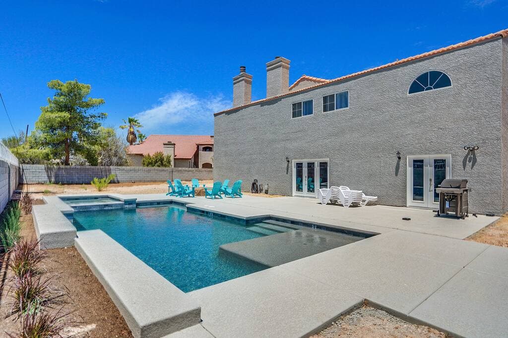 vegasbnb Grand Casa | 8BR Las Vegas Vacation Rental • Strip Views • 21 Beds • Free Spa Heat • Basketball | 8-bedroom vacation rental with Large Group Homes and Pool & Spa