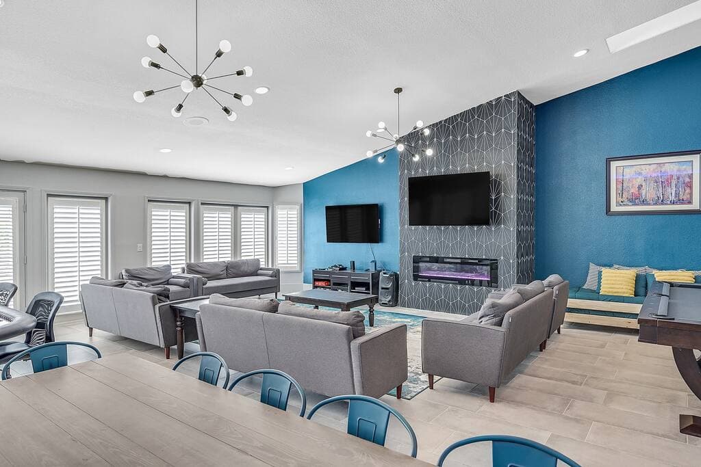 vegasbnb Posh Villa | 8BR Las Vegas Vacation Rental • 5 Baths • 16 Beds • Pool & Spa • Mini Golf | 8-bedroom vacation rental with Large Group Homes and Pool & Spa