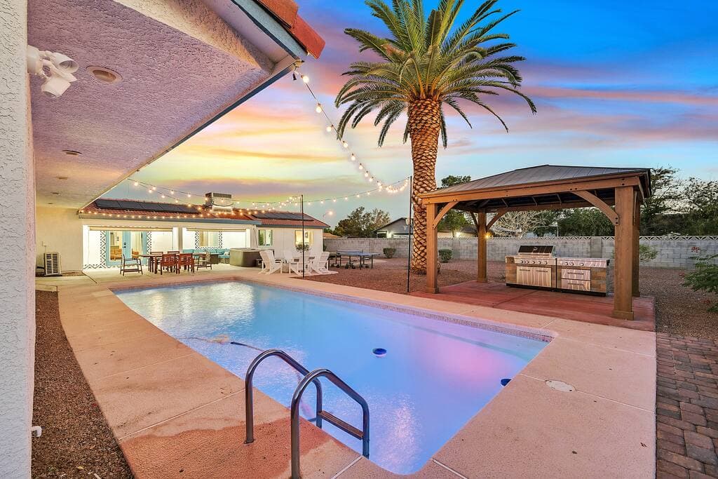 vegasbnb Tropicana Desert Villa | 5BR Las Vegas Vacation Rental • 6 Beds • 10-Ft Pool & Spa | 5-bedroom vacation rental with Large Group Homes and Pool & Spa